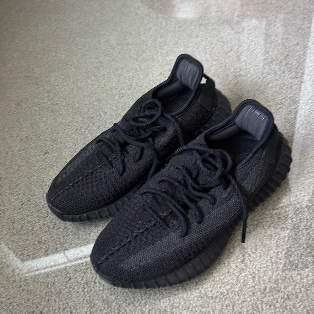 Yeezy size 6 onyx  worn once